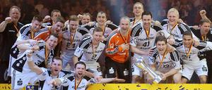 Zum dritten. Die Kieler Mannschaft verteidigt erneut den Pokal.