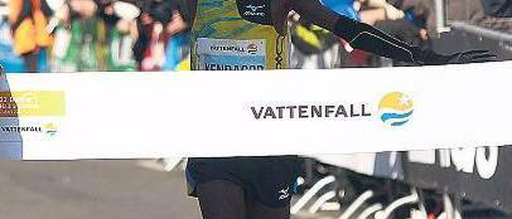 Zielschuss. Halbmarathon-Sieger Kendagor auf den letzten Metern.Foto: osnapix