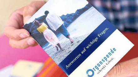 Wie man seine Spendebereitschaft erklären kann: Der Organspendeausweis. 