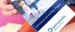 Wie man seine Spendebereitschaft erklären kann: Der Organspendeausweis. 