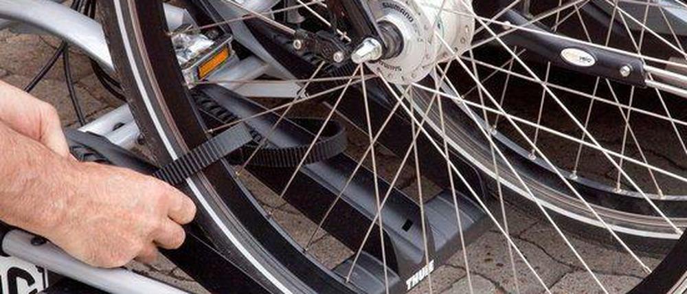 Nicht jeder Fahrradträger vermag die teuren Zweiräder sicher zu transportieren.