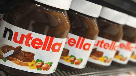 Objekt der Begierde: In der Nacht zum Montag klauten Diebe in Hessen Tausende Gläser Nutella von einem Lastwagen.