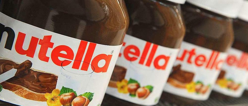 Objekt der Begierde: In der Nacht zum Montag klauten Diebe in Hessen Tausende Gläser Nutella von einem Lastwagen.