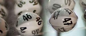 Zwei Kugeln blieben stecken. Die Lottoziehung musste wiederholt werden. So etwas hatte es bisher noch nicht gegeben.