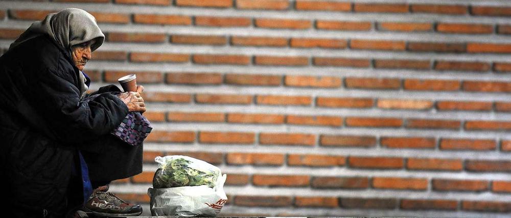 Bittere Armut. Eine Bettlerin in Bulgariens Hauptstadt Sofia