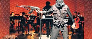 Mit Gewalt. Eine der Mini-Opern beleuchtet das Geiseldrama im Moskauer Dubrowka-Theater. Foto: Braun/DRAMA