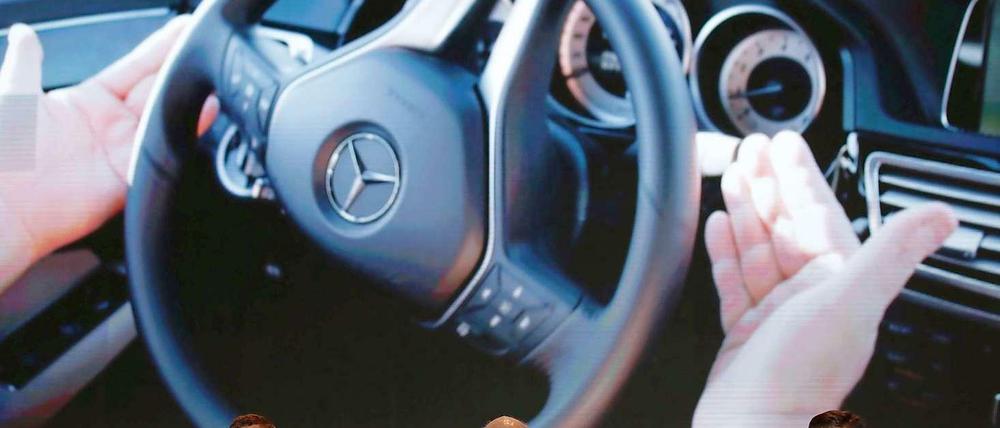 Konzernlenker.Finanzvorstand Bodo Uebber (v.l.), Daimler-Chef Dieter Zetsche und Aufsichtsratsvorsitzender Manfred Bischoff am Mittwoch bei der Hauptversammlung in Berlin.
