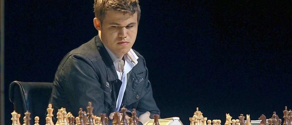 Mann für Geduldsspiele. Im Schnitt sitzt keiner länger am Brett als Carlsen. 
