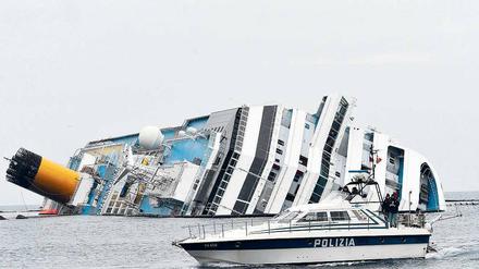 Havariert. Das Kreuzfahrtschiff Costa Concordia lief am 13. Januar 2012 nahe der toskanischen Insel Giglio auf Grund. Das Wrack ist bis heute nicht geborgen. 