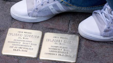 Stolpersteine (hier in Osnabrück) erinnern an rund 800 Orten an Nazi-Opfer.