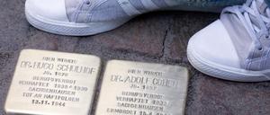 Stolpersteine (hier in Osnabrück) erinnern an rund 800 Orten an Nazi-Opfer.