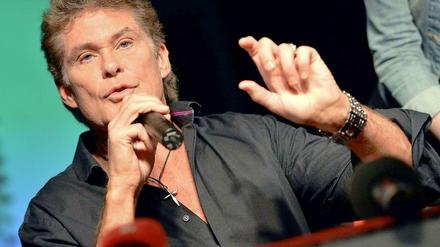 "DIe Mauer ist ein Symbol für verlorene Leben und gebrochene Herzen" - David Hasselhoff bei seiner Pressekonferenz in Berlin. 