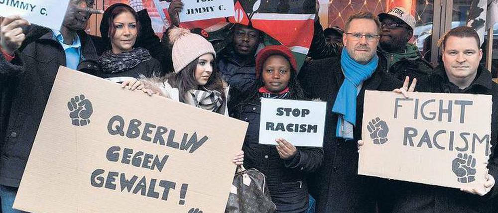 Türsteher. Nach einem Angriff auf einen kenianischen Mitarbeiter im Club wurde vor der Disko demonstriert. 