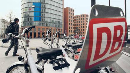 Nimm mich mit. Die Nachfrage nach den Rädern wie hier am Potsdamer Platz hat sich laut einer noch unveröffentlichten Auswertung inzwischen wieder berappelt, nachdem sie eingebrochen war.