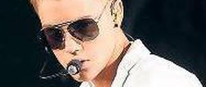 Bieberlicious. So beschreiben Fans des Teenie-Stars ihr Idol Justin Bieber gerne. Mindestens ebenso viele Menschen halten den Hype um ihn für ungenießbar. Sein Konzert in Berlin ist ausverkauft.