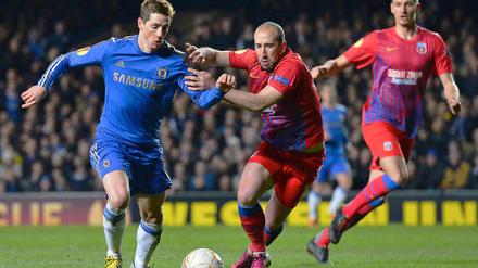 Späte Erlösung. Erst mit dem 3:1-Treffer von Fernando Torres (links) in der 71. Minute hatten Chelsea das Viertelfinale sicher.