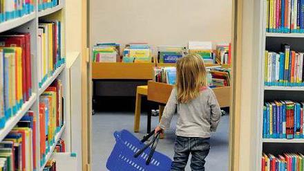 Wo geht’s lang? Besonders die kleinen Bibliotheken mussten in der vergangenen Zeit ihr Angebot verringern. 
