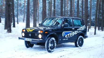 Gemacht für die sibirische Tundra, unterwegs im brandenburgischen Winter: Der Lada Niva stellt sich da nicht an.