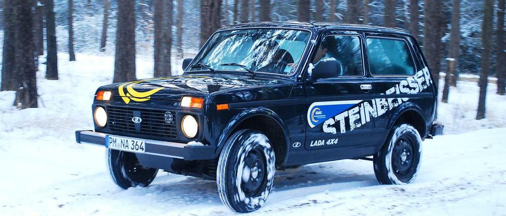Gemacht für die sibirische Tundra, unterwegs im brandenburgischen Winter: Der Lada Niva stellt sich da nicht an.