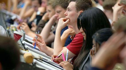 Wanka will die staatlichen Zuschüsse an die Lebenswirklichkeit der Studenten anpassen. 