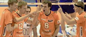 Den Rekordmeister besiegt. Im Heimspiel gegen Friedrichshafen freuten sich die Spieler der Berlin Volleys über einen 3:1-Erfolg.