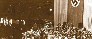 Propagandadienst. Die Wiener Philharmoniker in einem Rüstungsbetrieb, 1943. Foto: bpk