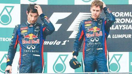 Stunk im Stall. Weder der Sieger Sebastian Vettel (r.) noch der Zweitplatzierte Mark Webber zeigten sich auf dem Podest besonders glücklich. Foto: dpa