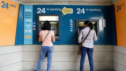 Der von vielen Beobachtern befürchtete Sturm auf die zyprischen Banken ist ausgeblieben.