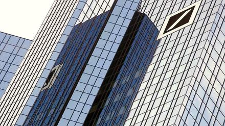 Die Deutsche Bank sieht sich mit einer Reihe von Vorwürfen konfrontiert: Umsatzbetrug im Handel mit Emissionszertifikaten und Manipulation des Interbankenzinses Libor