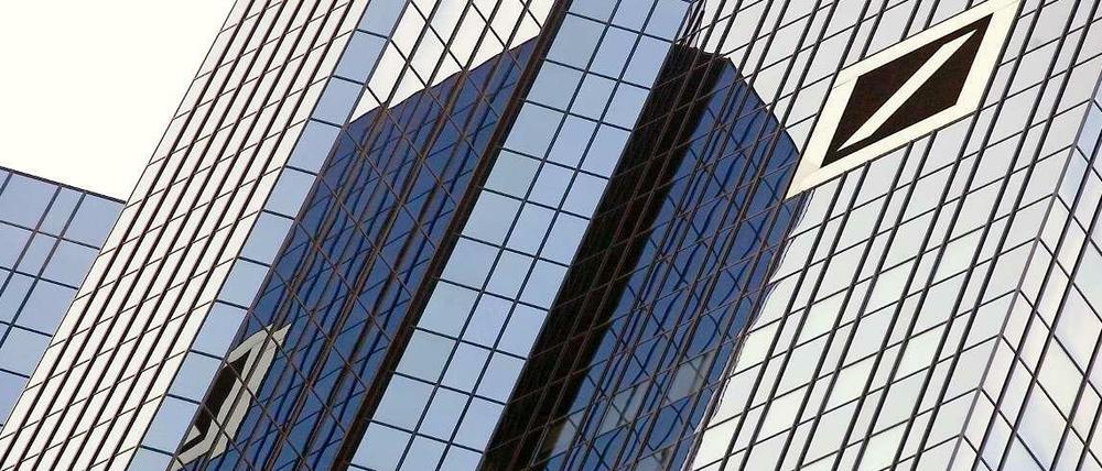 Die Deutsche Bank sieht sich mit einer Reihe von Vorwürfen konfrontiert: Umsatzbetrug im Handel mit Emissionszertifikaten und Manipulation des Interbankenzinses Libor