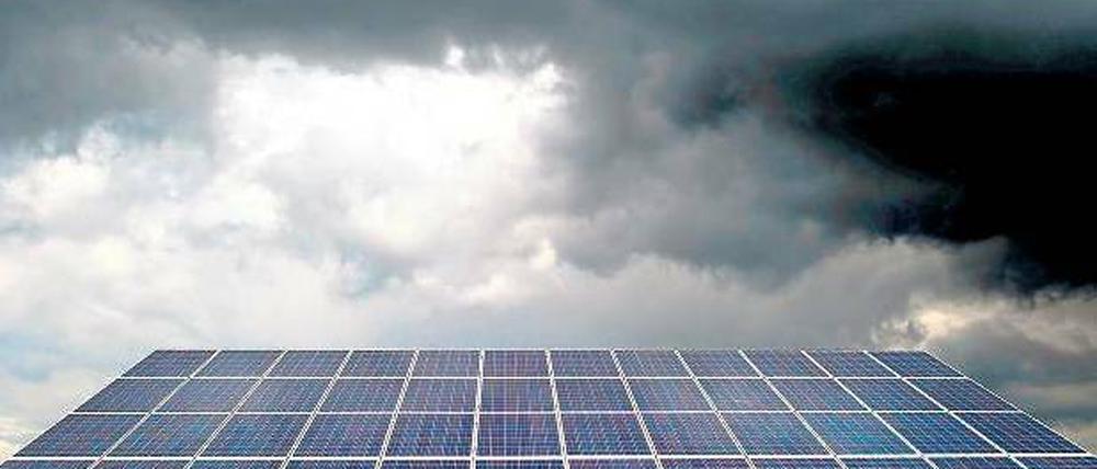 Schwarze Wolken. Wer in die Solarfirma Centrotherm investierte, hatte einen Verlust von 99 Prozent zu verzeichnen. Foto: p-a/ZB