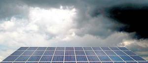 Schwarze Wolken. Wer in die Solarfirma Centrotherm investierte, hatte einen Verlust von 99 Prozent zu verzeichnen. Foto: p-a/ZB