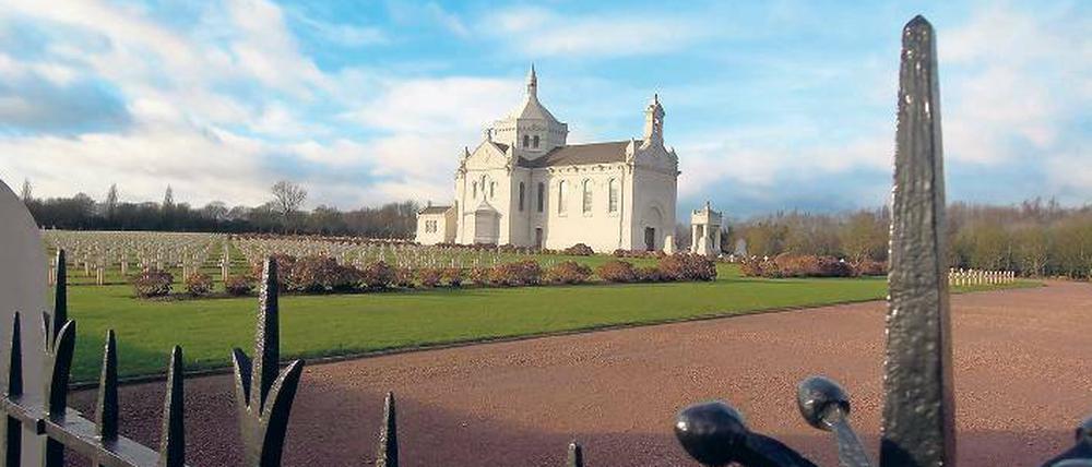 Notre-Dame de Lorette. 42 000 Gräber befinden sich auf dem größten französischen Soldatenfriedhof, nördlich von Arras.