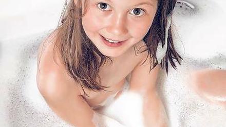 Kinderspaß – mal in fremder Wanne zu planschen.