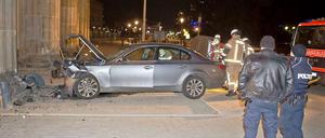 Ein 22-Jähriger ist ins Brandenburger Tor gerast.