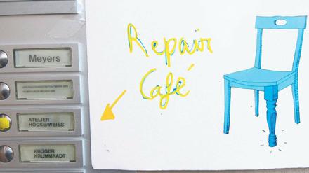 Im Repair Café in Berlin können Besucher im Atelier von Elisa Garrote Gasch ihren kaputten Hausrat reparieren. 