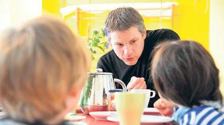 Mann kann das auch. Jens Baier im Kinderladen „Prinz Güntzel“ ist einer von rund 1500 Erziehern in Berlin. 