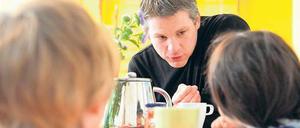 Mann kann das auch. Jens Baier im Kinderladen „Prinz Güntzel“ ist einer von rund 1500 Erziehern in Berlin. 