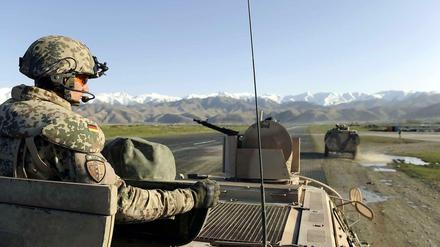 Bundeswehrsoldat in einem "Fuchs"-Panzer, in der Nähe von Feisabad, Afghanistan