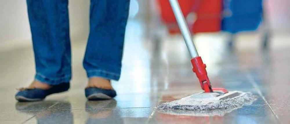 8,50 je Stunde – das soll künftig der Mindestlohn in Deutschland sein, einheitlich in allen Branchen, in allen Regionen. Reinigungskräfte bekommen derzeit nur mindestens sieben Euro. 