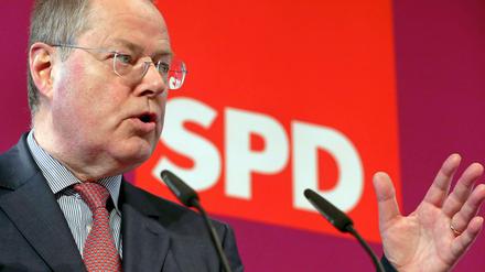 Steinbrück holt in Potsdam zum Rundumschlag aus.
