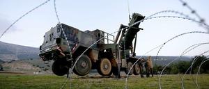Mit Stacheldraht umzäunt ist die Stellung der Bundeswehr Patriot Abwehrstaffel im südtürkischen Kahramanmaras.