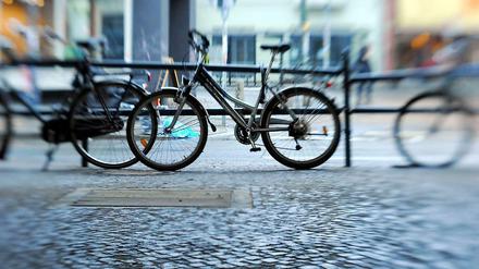 Für Fahrrad-Pendler fehlen Richtung Innenstadt vernünftige Anbindungen - das soll sich nun durch die Zusammenarbeit von Berlin und Brandenburg ändern.