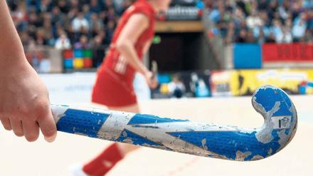 An die Schläger: Am Samstag startet die Meisterschafts-Endrunde in der Max-Schmeling-Halle. Foto: dapd