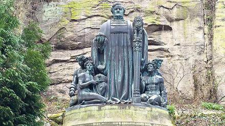 Genie im Liebethaler Grund. 1933, zum 50. Todestag Wagners, wurde das wuchtige Denkmal eingeweiht. 