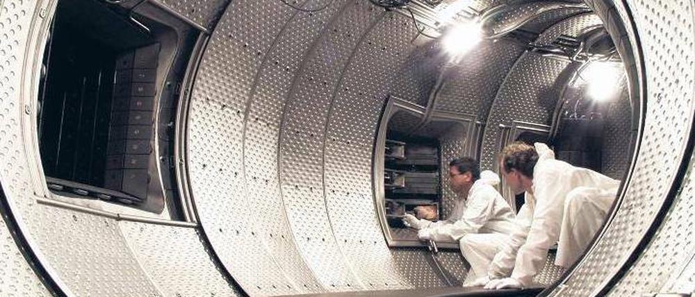 Kalte Hölle. Im Fusionsreaktor sollen Wasserstoffkerne bei rund 150 Millionen Grad Celsius zu Helium verschmolzen werden. Foto: p-a/dpa