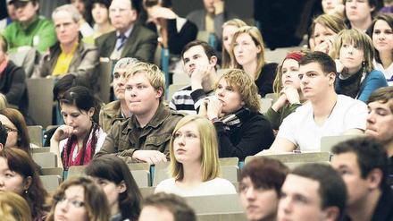 Nicht alleinlassen. Ein Ziel von Mentoringprogrammen ist es, die Studienabbrecherquoten zu senken. 