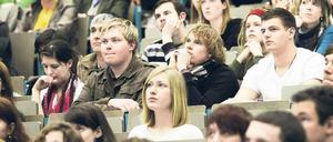 Nicht alleinlassen. Ein Ziel von Mentoringprogrammen ist es, die Studienabbrecherquoten zu senken. 