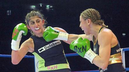 Rola El-Halabi (l.) musste bei ihrem Kampf gegen Lucia Morelli einige Treffer einstecken.