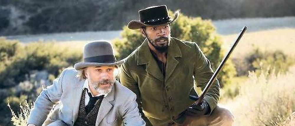Auf der Jagd. King Schultz (Christoph Waltz) und sein treffsicherer Assistent Django (Jamie Foxx) töten nach Steckbrief. Der Film kommt am Donnerstag in die Kinos.